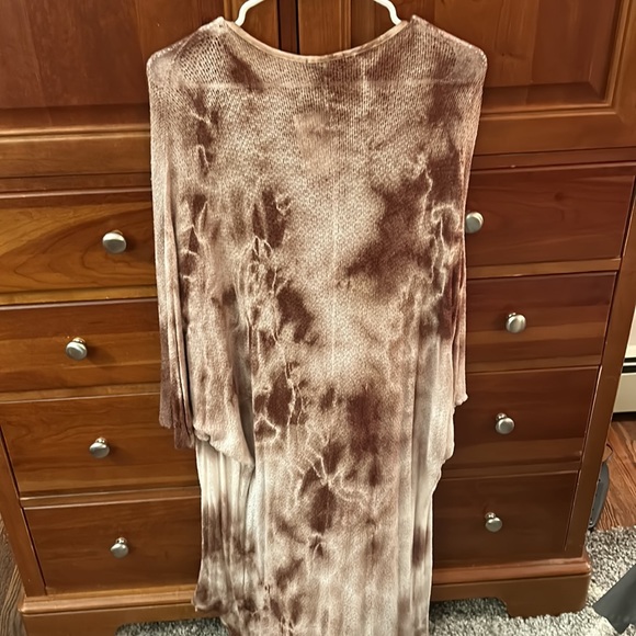 Beautiful NWT long full length lightweight brown/beige cardigan. Dolman sleeves. - Picture 4 of 4